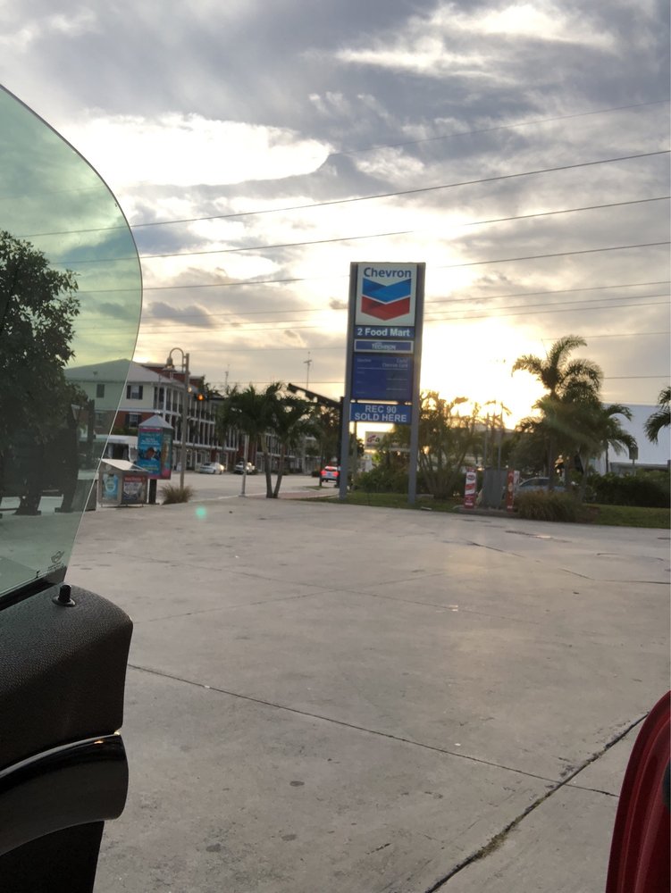 CHEVRON Updated August 2024 2425 Wilton Dr, Wilton Manors, Florida