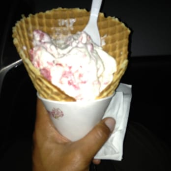 Cold Stone Creamery - Sweet cream w/strawberries and coconut. - Ice Cream & Frozen Yogurt Near Me - Federal Way, Washington