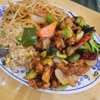 Lucky China - Lunch  Special L10. General Tso's Chicken Lunch Special - Chinese Near Me - Henderson, Nevada