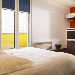 Hôtel Le Bugatti - chambre standard / standard room