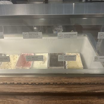 Brown Cow Ice Cream Parlor - Ice Cream & Frozen Yogurt Near Me - Forest Park, Illinois