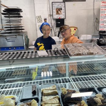 Little Nicky's - These two ladies are fast & fun! We laughed all the time with them. - Pizza Near Me - Knoxville, Tennessee Little Nicky's - These two ladies are fast & fun! We laughed all the time with them. - Pizza Near Me - Knoxville, Tennessee