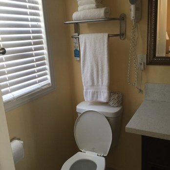Oasis Inn and Suites - Bathroom - Hotels Near Me - Santa Barbara, California