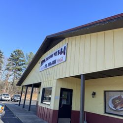Ken's Hickory Pit BBQ - Front entrance