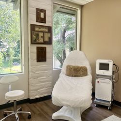 Rejuvene Medical Aesthetics - Treatment bed