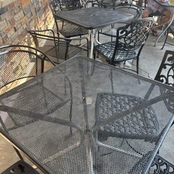 Casa Caliente Restaurant & Cantina - Plz douche more regular  Patio needs power wash. Please