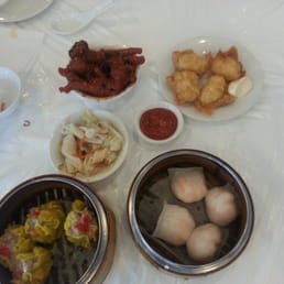 Deep Fried Shrimp Dumplings Dim Sum / 炸虾角