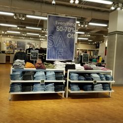 Aéropostale - Lots of summer clearance