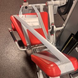 City Sports Club - Signs in the equipment? Fix the machine.