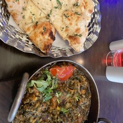 Shad Indian Restaurant - Saag and garlic naan