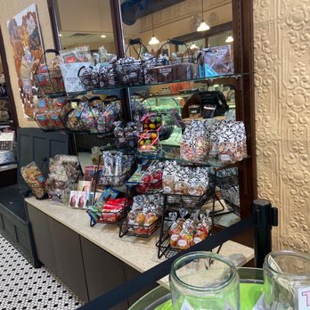 Kilwins Ice Cream - Chocolate - Fudge - Ice Cream & Frozen Yogurt Near Me - Huntington, New York Kilwins Ice Cream - Chocolate - Fudge - Ice Cream & Frozen Yogurt Near Me - Huntington, New York