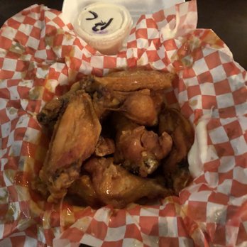 Gibbys - chicken wings in a basket with a side of ketchup - Burgers Near Me - Saint Clair, Missouri