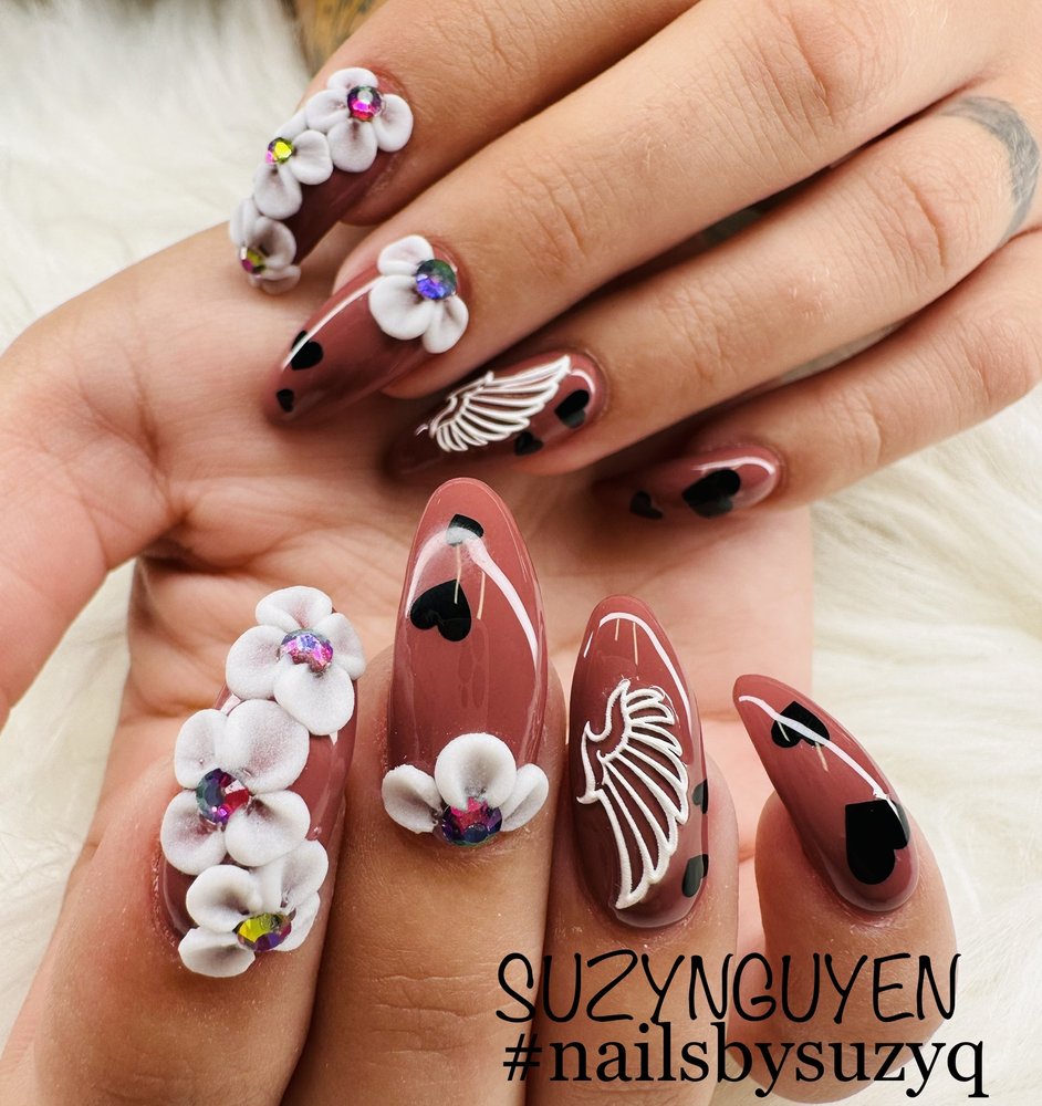 Nails By Suzy Nguyen  Logo