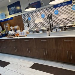 Holiday Inn Express & Suites Dallas North - Addison - Breakfast