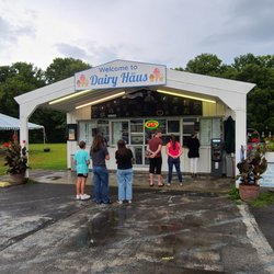Dairy Haus - Thunder storms can thin a crowd out quickly.
