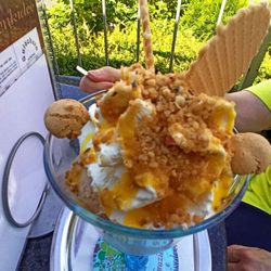 Eiscafé Velotti - Krokantbecher mit Eierlikör
