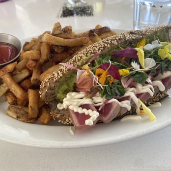 Cove Bar and Restaurant - Bars Near Me - Oakville, Ontario Cove Bar and Restaurant - Bars Near Me - Oakville, Ontario
