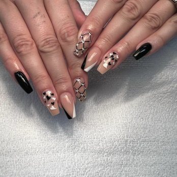 Hollywood Nails - Nail Salons Near Me - Salem, Oregon