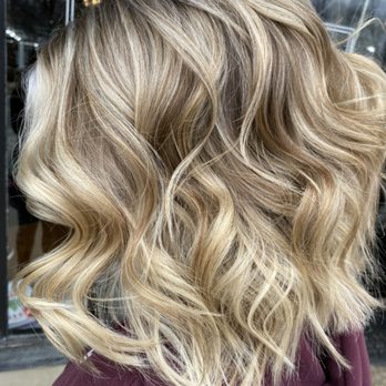 KayCam Hair - A heavy highlight with a face framing money piece - Hair Stylists Near Me - Medina, Ohio KayCam Hair - A heavy highlight with a face framing money piece - Hair Stylists Near Me - Medina, Ohio