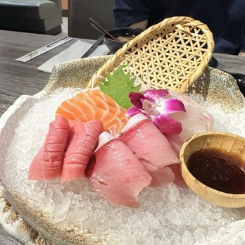 Yoshi Sushi - Sashimi Special - Sushi Bars Near Me - Los Altos, California Yoshi Sushi - Sashimi Special - Sushi Bars Near Me - Los Altos, California