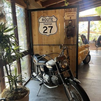 Cafe on 27 - outside - Breakfast & Brunch Near Me - Topanga, California Cafe on 27 - outside - Breakfast & Brunch Near Me - Topanga, California