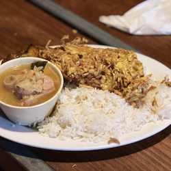 Rest. El Guayabo - Pechuga Arañada con arroz blanco y patitas