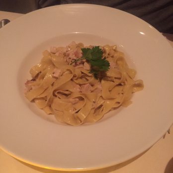 Il Pastaio - Fettuccine Alfredo with chicken - Italian Near Me - Beverly Hills, California Il Pastaio - Fettuccine Alfredo with chicken - Italian Near Me - Beverly Hills, California