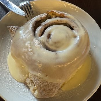 Longstory Coffee - Massive cinnamon roll - Coffee Roasteries Near Me - Belleville, Illinois Longstory Coffee - Massive cinnamon roll - Coffee Roasteries Near Me - Belleville, Illinois