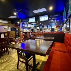 Downtown Pizza Sports Bar And Grill - Spacious restaurant and bar