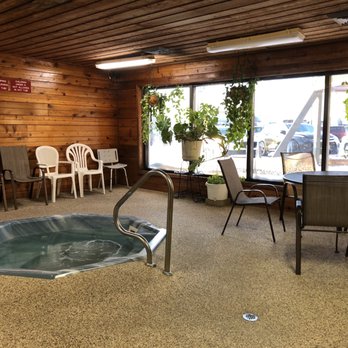 Thunderbird Lodge - Hot tub - Hotels Near Me - Mitchell, South Dakota