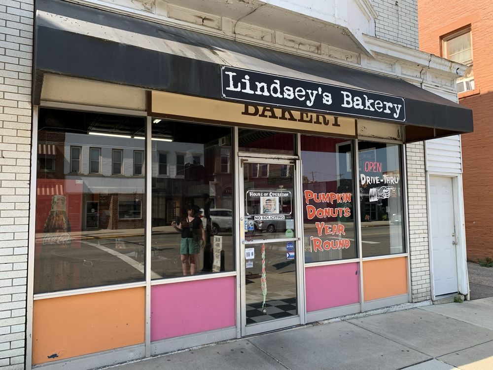 Lindsey's Bakery Logo