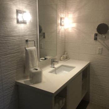 Huntley - sink opposite the glass shower - Hotels Near Me - Santa Monica, California Huntley - sink opposite the glass shower - Hotels Near Me - Santa Monica, California