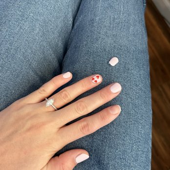 Lakeland Nails Spa - Left hand, gel that came off 4 hours after manicure - Nail Salons Near Me - Auburn, Washington Lakeland Nails Spa - Left hand, gel that came off 4 hours after manicure - Nail Salons Near Me - Auburn, Washington