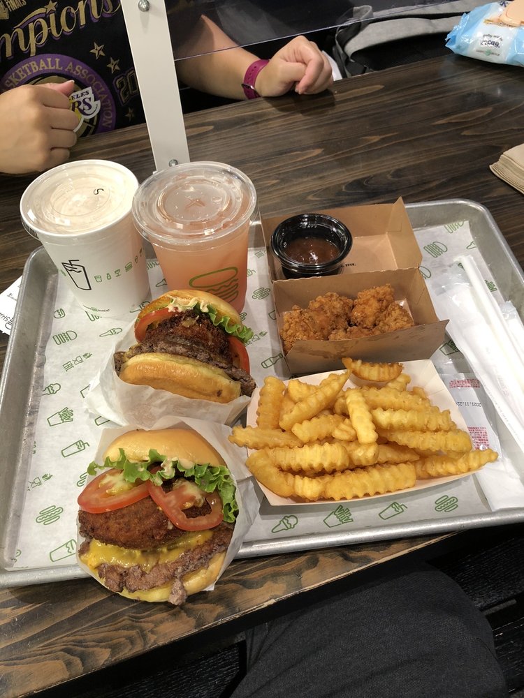 SHAKE SHACK Minatomirai