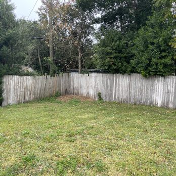 Central Florida Fence - Old, dilapidated fence. (Before) - Fences & Gates Near Me Central Florida Fence - Old, dilapidated fence. (Before) - Fences & Gates Near Me