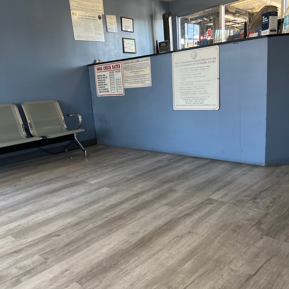 Minute Smog - Front desk - Smog Check Stations Near Me - San Bernardino, California Minute Smog - Front desk - Smog Check Stations Near Me - San Bernardino, California