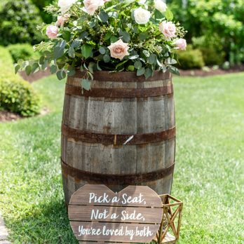 The Stem's End - photo by Megan Hoffer Photography at The Barn at Stoneybrooke, florals by The Stem's End - Florists Near Me - Coatesville, Pennsylvania The Stem's End - photo by Megan Hoffer Photography at The Barn at Stoneybrooke, florals by The Stem's End - Florists Near Me - Coatesville, Pennsylvania