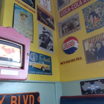 Flashback Breakfast & Lunch - Diner decor - Breakfast & Brunch Near Me - Barrie, Ontario