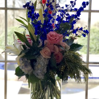 August Lily Florist - Family Room Amazing Flower Arrangement - Florists Near Me - Monroe, North Carolina