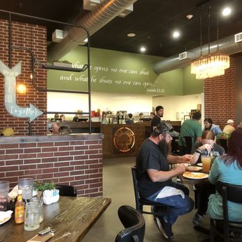 Red Oak Cafe - Interior - Breakfast & Brunch Near Me - Alvin, Texas