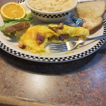Black Bear Diner San Antonio City Base - Ham and cheese omelet with creamy grits - Diners Near Me - San Antonio, Texas