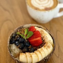 Sipp Coffee House - Yogurt bowl