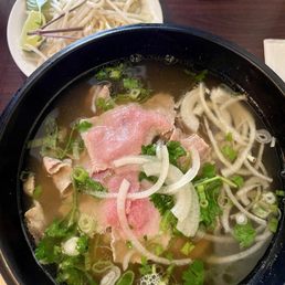 Phó (rare steak, tendons, and brisket), other meat choices are available.