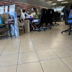 Gala Nails - While i was waiting...