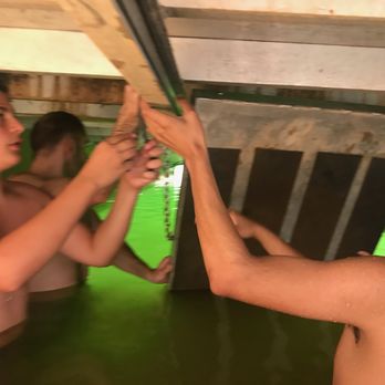 Jones Valley Resort - we spend all day trying to get this platform out of the water back on grove so we can return this old 80's boat that Jones Valley rented out - Boating Near Me - Redding, California