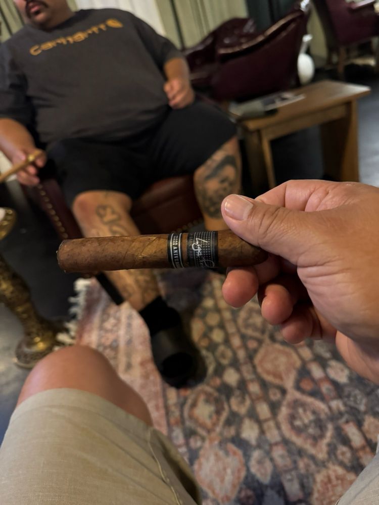 Midtown Cigar Lounge and Bar Logo