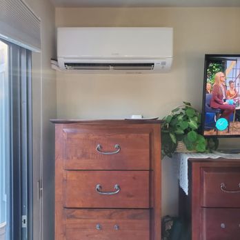 Bellows - Mitsubishi Mini Split in master bedroom - Plumbing Near Me - Novato, California Bellows - Mitsubishi Mini Split in master bedroom - Plumbing Near Me - Novato, California