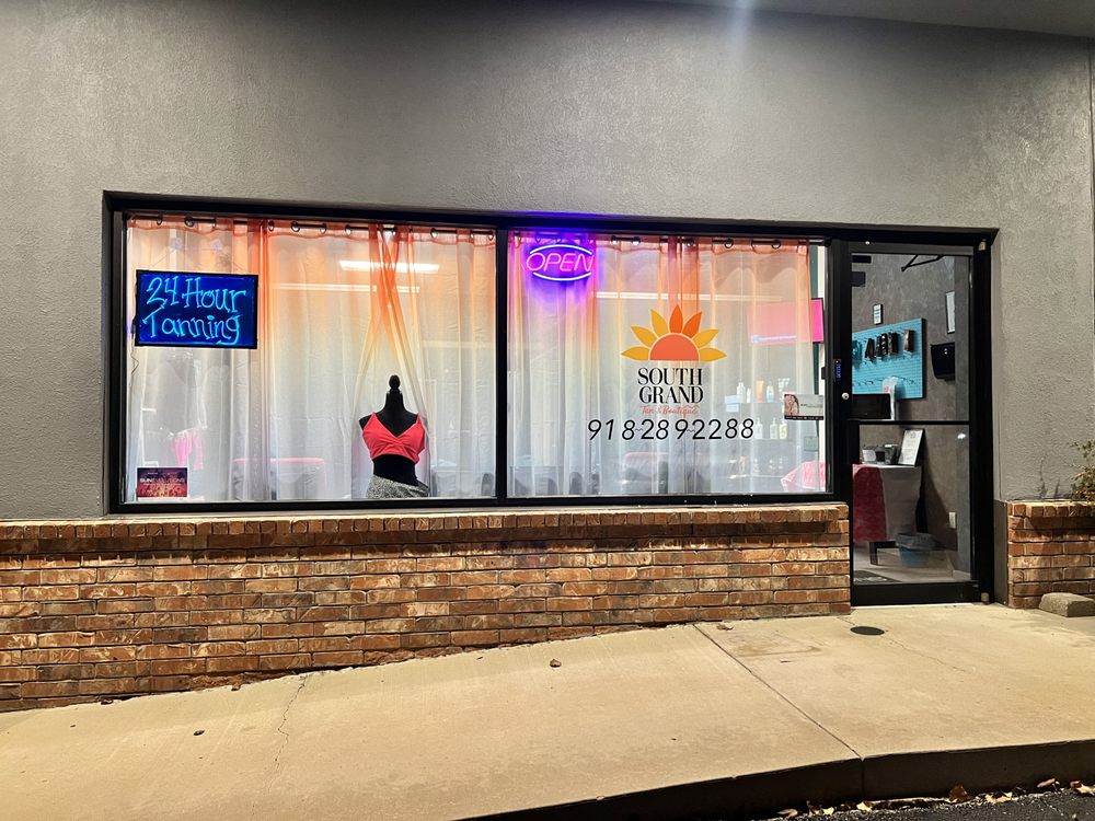 South Grand Tan Logo