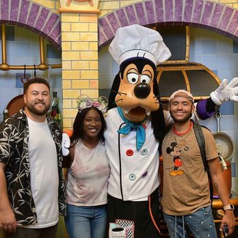 Goofy's Kitchen - Meet & Greet With Chef Goofy! - American Near Me - Anaheim, California