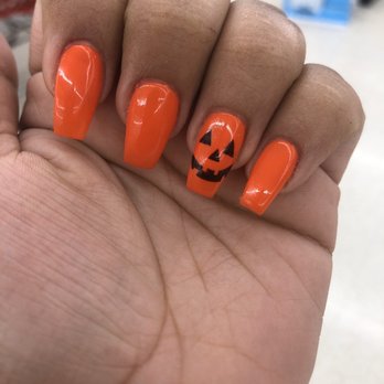 Queen Bee Nail Spa - Nail Salons Near Me - La Verne, California